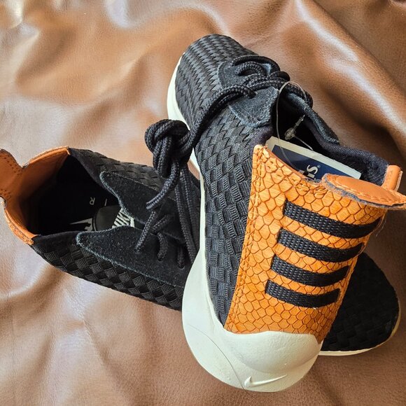 Nike Air black woven brown accent shoes